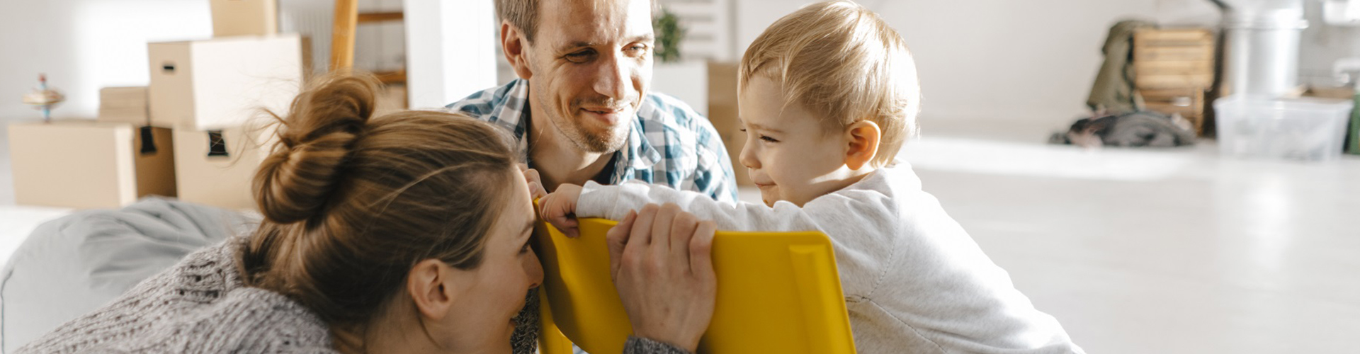hipotecas-fijas-hombre-con-familia
